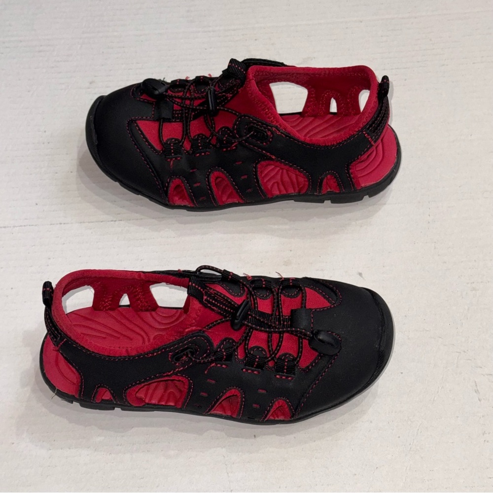 Sonoma Boys Black and Red Sandals Size 13 Med Closed Toe Pre-Owned